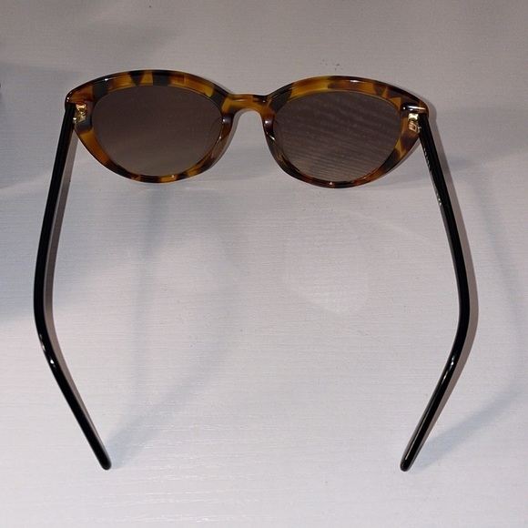 Prada Tortoiseshell Sunglasses NWT - Picture 3 of 4